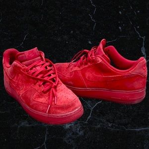 ☆ Vintage Nike Air Force 1 07 Low Men Size 11 Shoes Triple Red Suede RPM718152-6